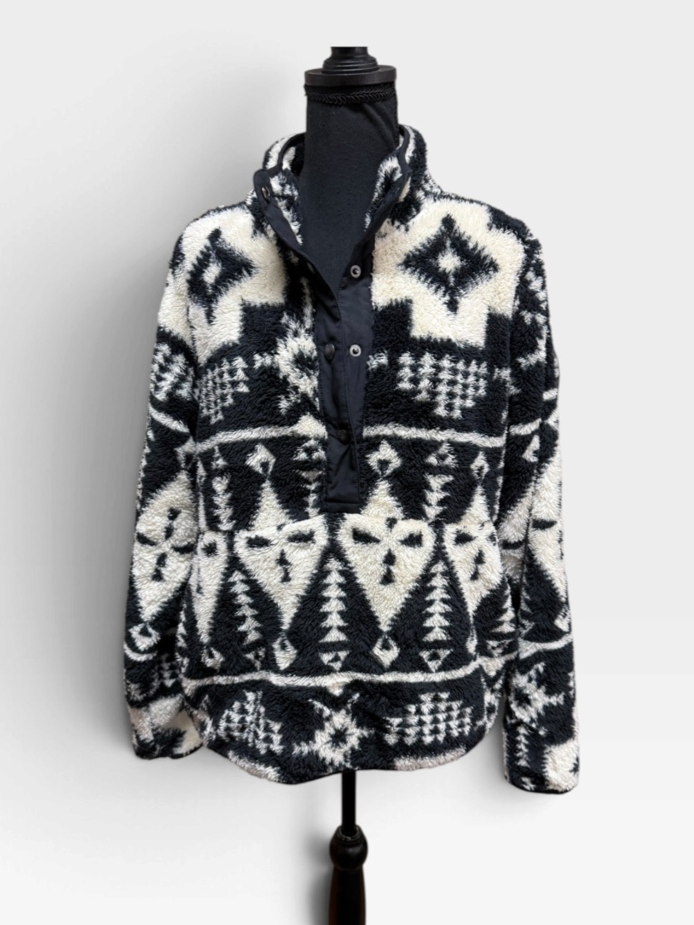 Ariat Women’s Sherpa Pullover Black White Geometric Quarter Snap Jacket medium